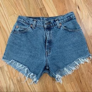 ⭐️SOLD⭐️ VINTAGE Levi’s 950 Shorts